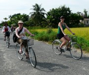 Cycling to Tra Que village